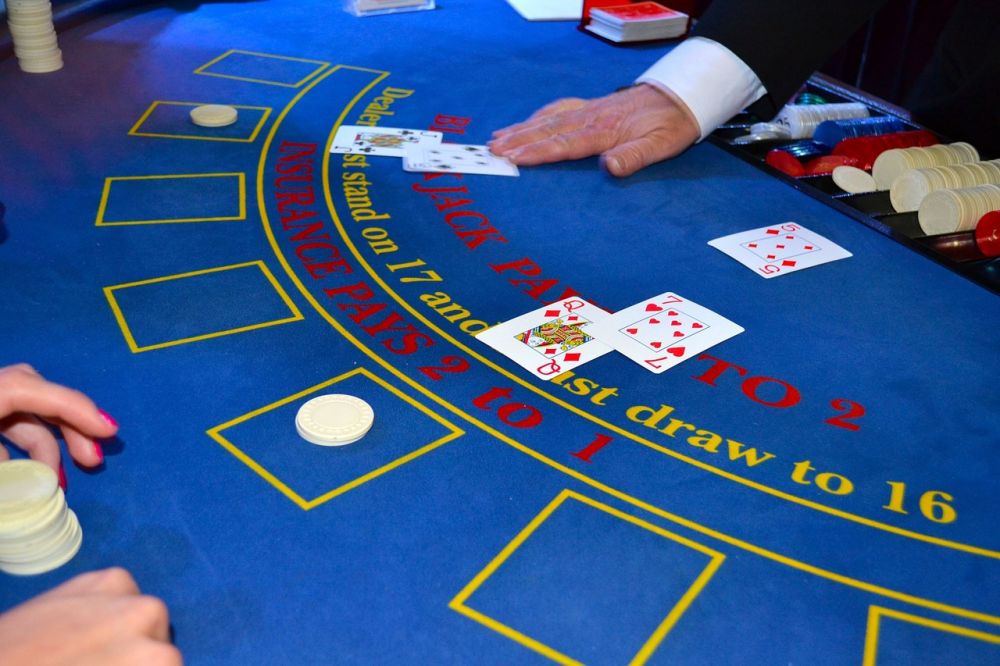 Spille Blackjack: En Dybdegående Gennemgang af Dette Populære Casinospil