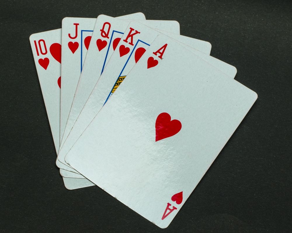 Live blackjack: En dybdegående guide til det ikoniske casinospil